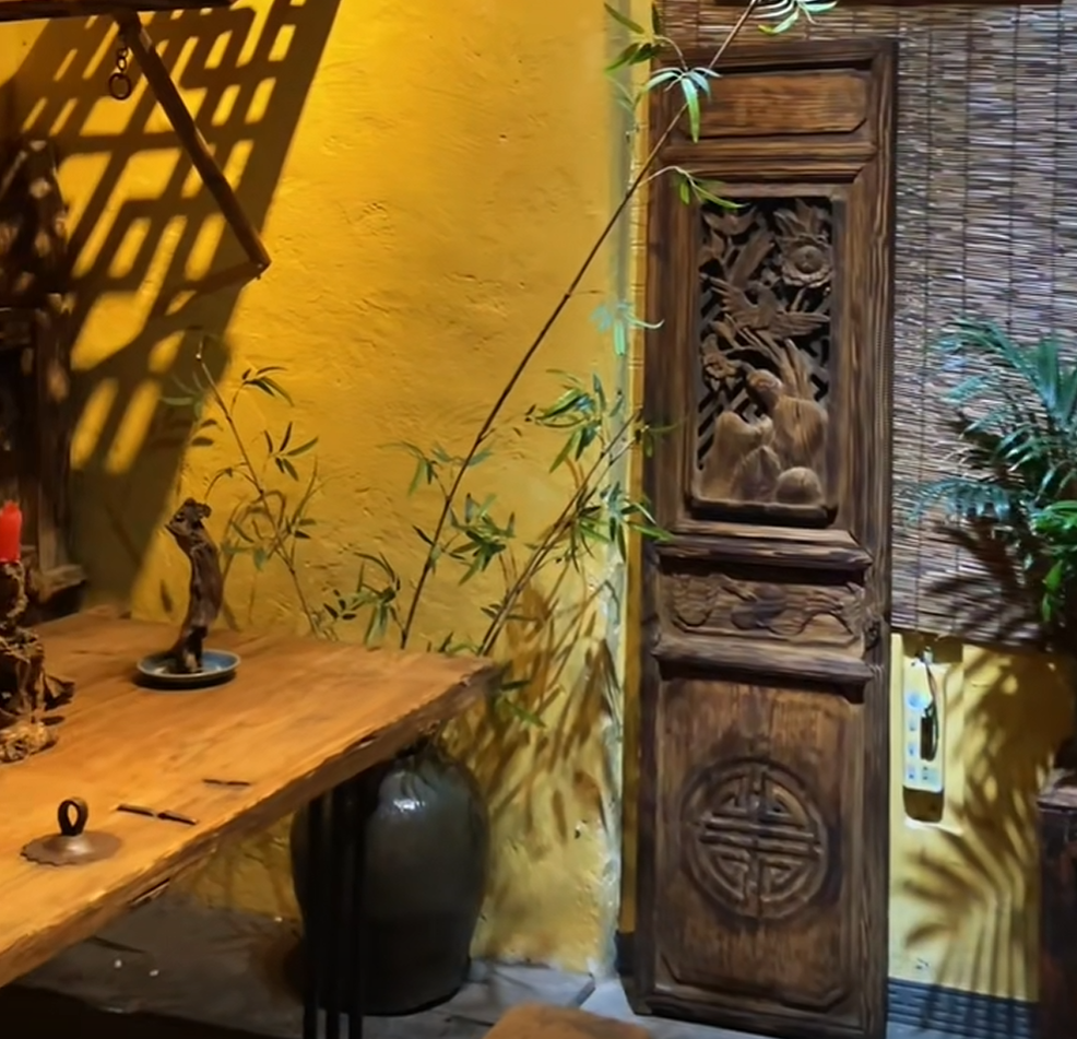 【视频】风化门板褪去岁月斑驳，化身茶桌，静候茶香与时光共酌【凤羽】