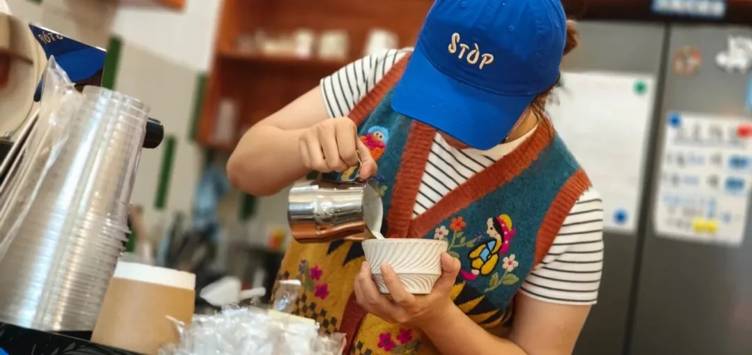 囍悦青年 | 00后复古咖啡厅主理人，在冰城老时光里，煮出属于自己的“云端味道”